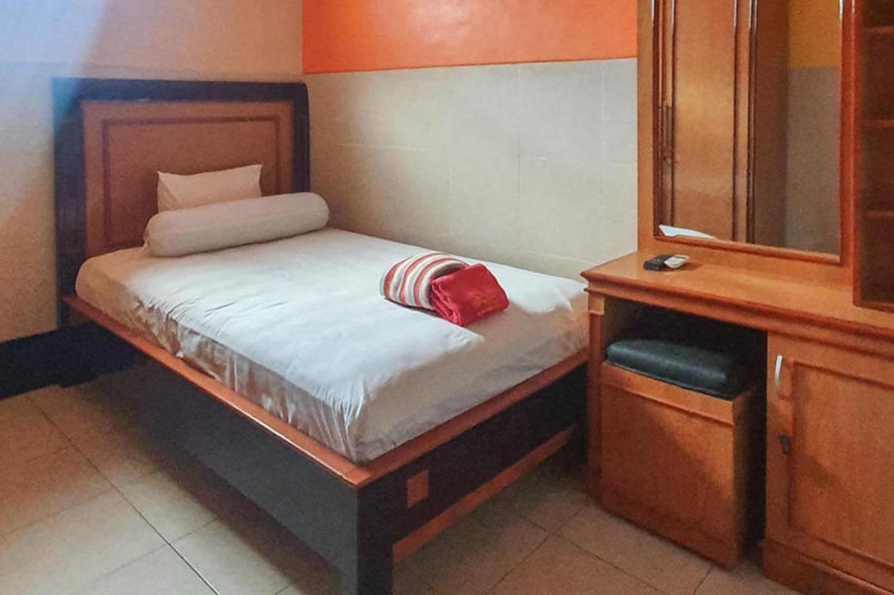 Homestay Gayatri Sawojajar Near Univ Negeri Malang Kampus 2 Mitra Reddoorz Exterior foto