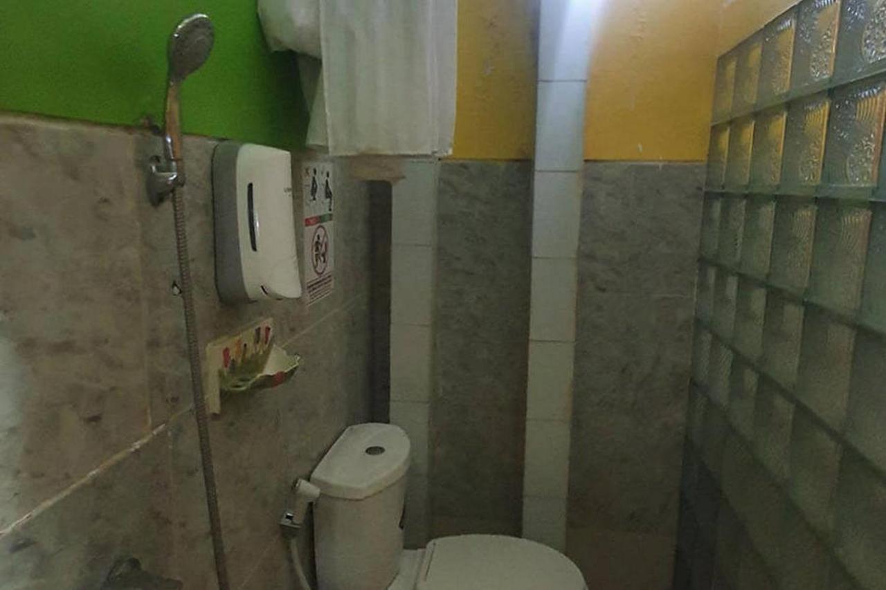 Homestay Gayatri Sawojajar Near Univ Negeri Malang Kampus 2 Mitra Reddoorz Exterior foto